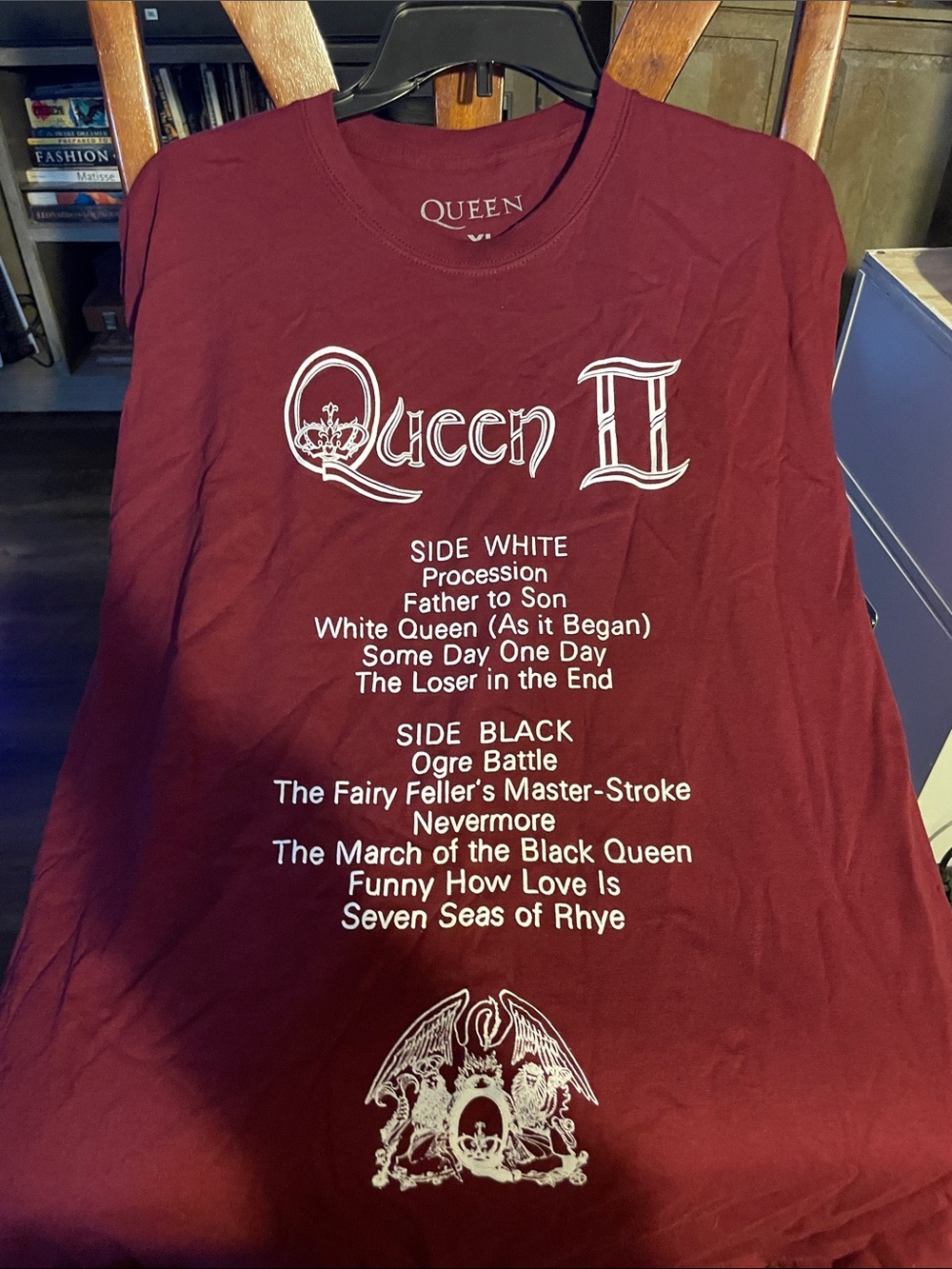 Que Burgundy Long-Sleeve 'Queen II' Band Tee - White Print